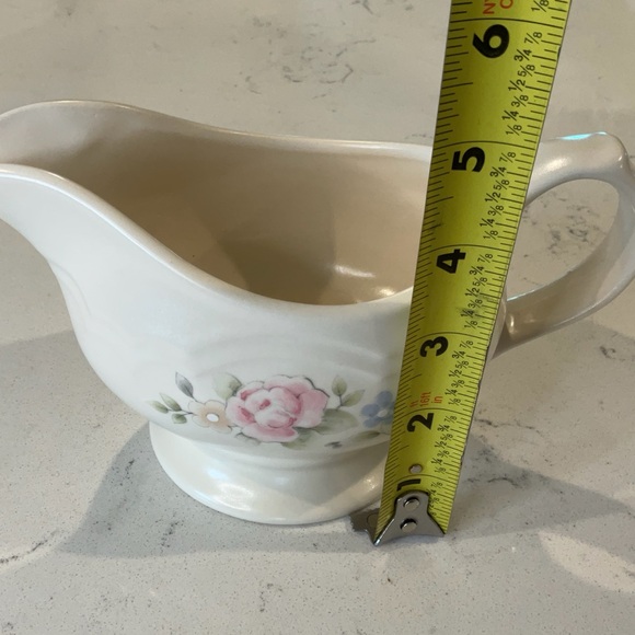 Pfaltzgraff Gravy/Creamer Tea Rose pattern Great Condition Beautiful piece - Picture 4 of 5